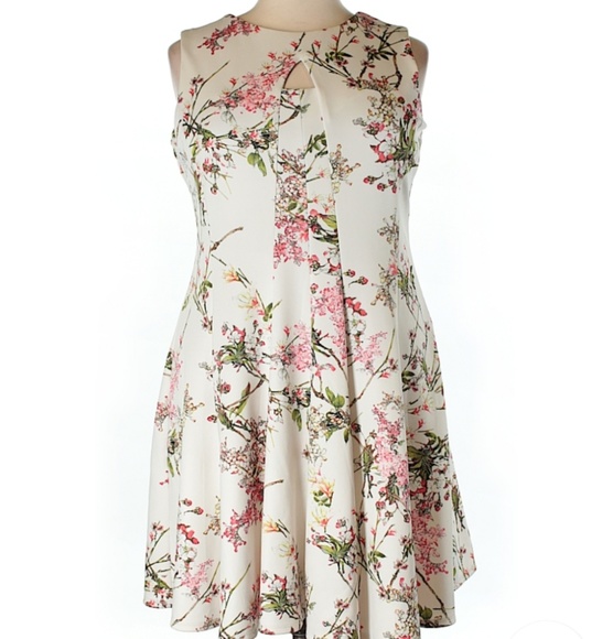 julian Taylor Dresses & Skirts - Julian Taylor Floral Dress 👗